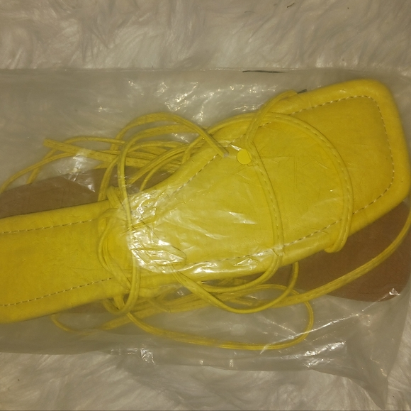 Women light yellow open toe lace up flat sandals - Picture 7 of 10